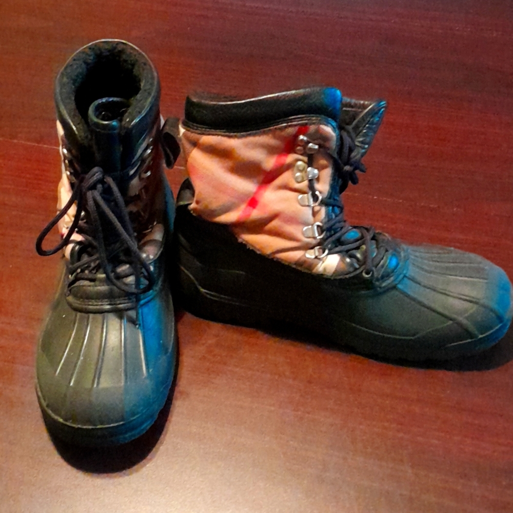 Burberry  duck boots